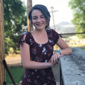 Meet your Posher, Caitlyn anne